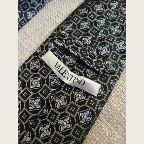 VALENTINO - (Recent) Geometric patterned tie - Picture 4 of 5